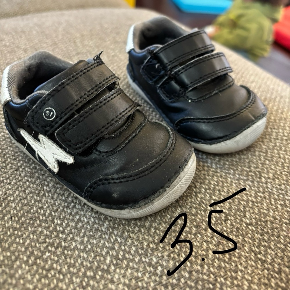 Black Shoes 3.5